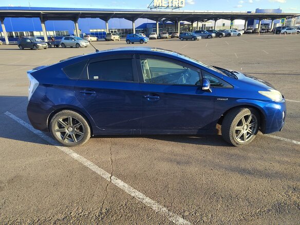 2010 Toyota Prius III (XW30), синий, 1200000 рублей - вид 16