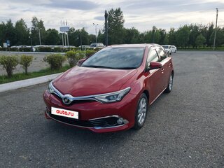 2016 Toyota Auris II Рестайлинг, красный, 970000 рублей, вид 4