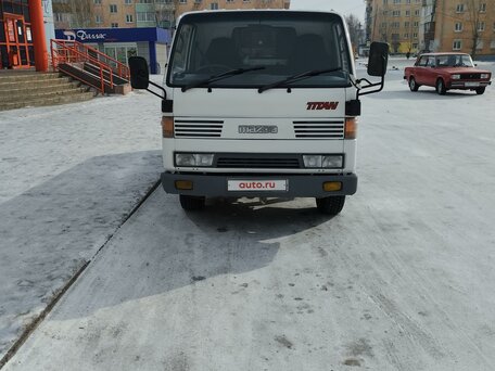 1990 Mazda Titan, белый, 1800000 рублей, вид 1