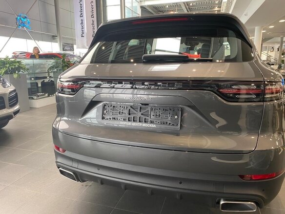 2021 Porsche Cayenne III, серый, 8600000 рублей - вид 2