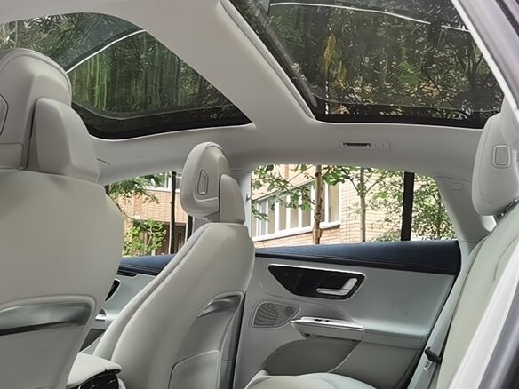 2022 Mercedes-Benz EQE 350+, чёрный, 6500000 рублей - вид 15