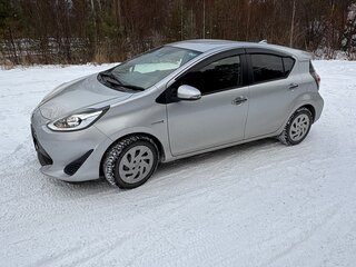 2018 Toyota Aqua I Рестайлинг 2, серебристый, 1370000 рублей, вид 2