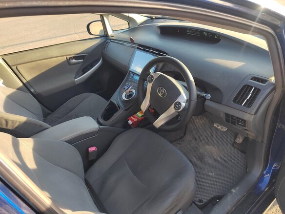 2010 Toyota Prius III (XW30), синий, 1200000 рублей - вид 4