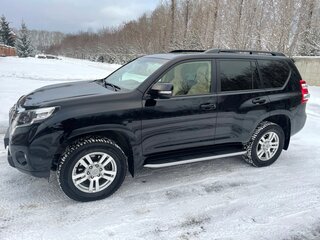2013 Toyota Land Cruiser Prado 150 Series Рестайлинг 1, чёрный, 3950000 рублей, вид 4