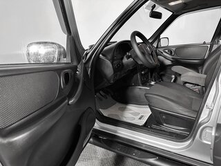 2015 Chevrolet Niva I Рестайлинг, серебристый, 490000 рублей, вид 3