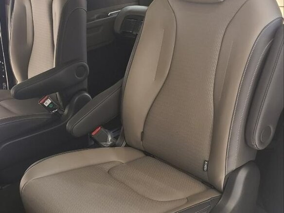 2025 Kia Carnival IV Рестайлинг, чёрный, 6792384 рублей - вид 5