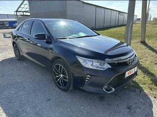 2017 Toyota Camry VII (XV50) Рестайлинг 2, чёрный, 1700000 рублей, вид 2