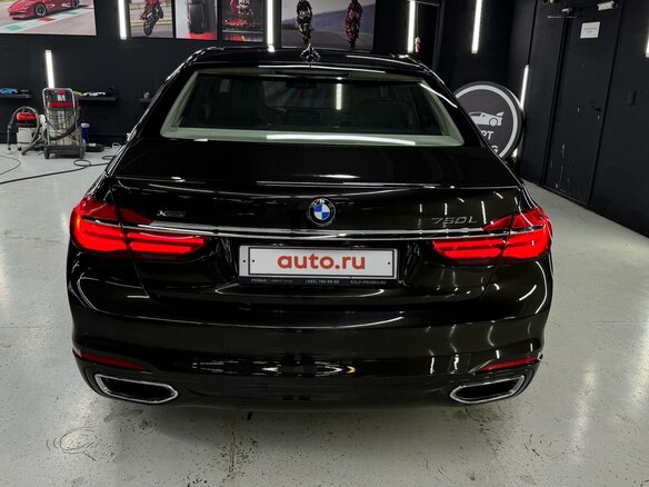 2015 BMW 7 серии Long 750Li xDrive VI (G11/G12), коричневый, 3800000 рублей - вид 4