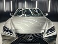 2021 Lexus ES 250 VII Рестайлинг, серый, 5150000 рублей - вид 1