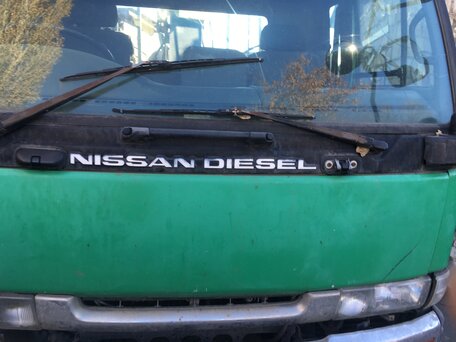 1993 Nissan Diesel, зелёный, 2700000 рублей, вид 1