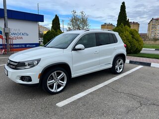 2016 Volkswagen Tiguan I Рестайлинг, белый, 1530000 рублей, вид 2