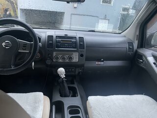 2006 Nissan Navara (Frontier) III (D40), чёрный, 950000 рублей, вид 3
