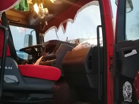 2010 MAN TGA, красный, 2900000 рублей, вид 4