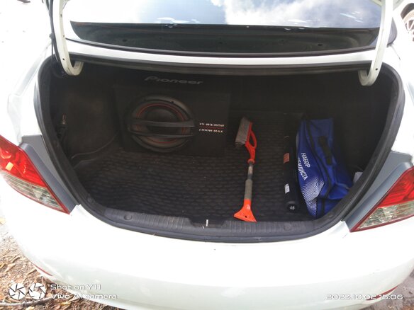 2012 Hyundai Solaris I, белый, 650000 рублей - вид 2