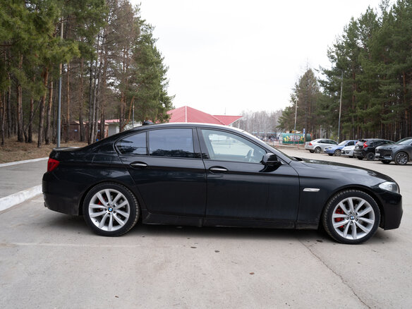 2010 BMW 5 серии 535i VI (F10/F11/F07), чёрный, 2500000 рублей - вид 3