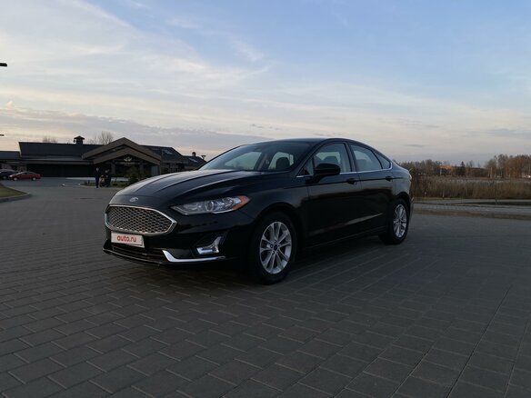 2020 Ford Fusion (North America) II Рестайлинг, чёрный, 1650000 рублей - вид 2