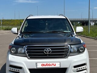 2014 Toyota Land Cruiser 200 Series Рестайлинг 1, белый, 3400000 рублей, вид 2