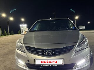 2015 Hyundai Solaris I Рестайлинг, серебристый, 680000 рублей, вид 1
