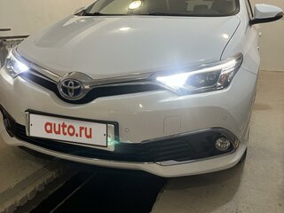 2016 Toyota Auris II Рестайлинг, белый, 1990000 рублей, вид 2
