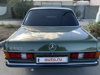 1984 Mercedes-Benz W123 230, зелёный, 1000000 рублей, вид 5