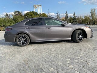 2021 Toyota Camry VIII (XV70) Рестайлинг, коричневый, 3100000 рублей, вид 5
