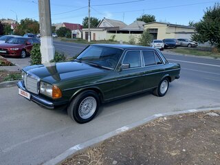 1984 Mercedes-Benz W123 230, зелёный, 1000000 рублей, вид 3
