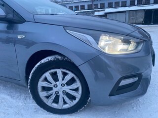 2018 Hyundai Solaris II, серый, 900000 рублей, вид 5