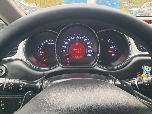 2017 Kia Ceed II Рестайлинг, белый, 1200000 рублей - вид 4