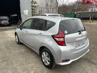 2017 Nissan Note II Рестайлинг, серебристый, 1099000 рублей, вид 4