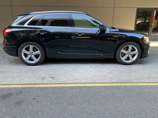 2019 Audi e-tron 50 I, чёрный, 2240000 рублей, вид 4