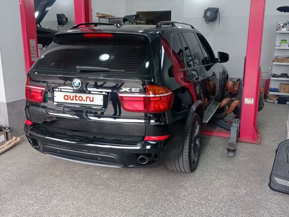 2010 BMW X5 35i II (E70) Рестайлинг, чёрный, 2500000 рублей - вид 3
