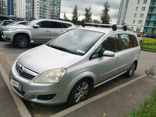 2008 Opel Zafira B Рестайлинг, серебристый, 600000 рублей, вид 1