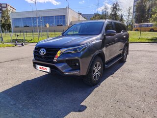 2021 Toyota Fortuner II Рестайлинг, серый, 4050000 рублей, вид 1