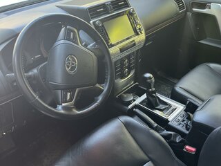 2018 Toyota Land Cruiser Prado 150 Series Рестайлинг 2, белый, 6300000 рублей, вид 2