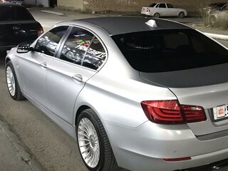 2013 BMW 5 серии 520i VI (F10/F11/F07), серебристый, 1950000 рублей, вид 3