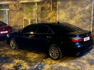 2017 Toyota Camry VII (XV50) Рестайлинг, чёрный, 3350000 рублей, вид 3
