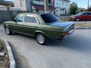 1984 Mercedes-Benz W123 230, зелёный, 1000000 рублей, вид 4