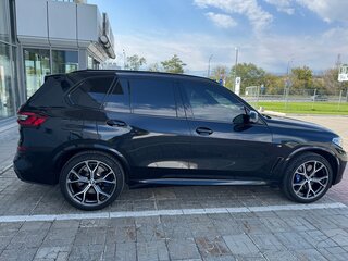 2021 BMW X5 40d IV (G05/G18), чёрный, 7650000 рублей, вид 3