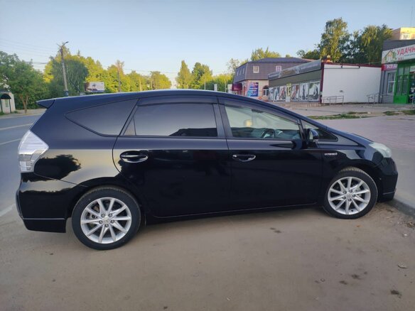 2013 Toyota Prius Alpha I (ZVW40/41), чёрный, 1350000 рублей - вид 3