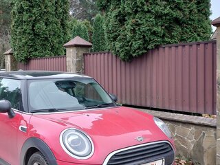 2019 Mini Hatch Cooper III (F55/F56) Рестайлинг, красный, 1899637 рублей, вид 2