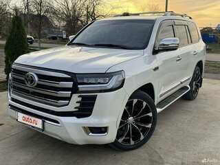 2015 Toyota Land Cruiser 200 Series Рестайлинг 1, белый, 6500000 рублей, вид 3