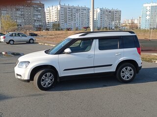 2015 Skoda Yeti I Рестайлинг, белый, 1420000 рублей, вид 4