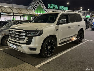 2015 Toyota Land Cruiser 200 Series Рестайлинг 1, белый, 6500000 рублей, вид 4