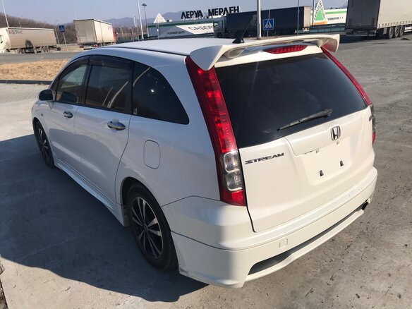 2011 Honda Stream II Рестайлинг, белый, 800000 рублей - вид 7
