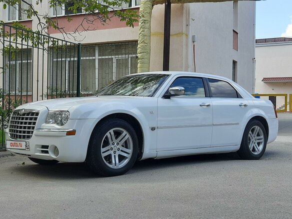 2004 Chrysler 300C I, белый, 850000 рублей - вид 10