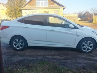 2013 Hyundai Solaris I, белый, 890000 рублей, вид 2