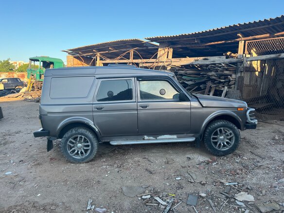 2008 Lada (ВАЗ) 2121 (4x4) I Рестайлинг, коричневый, 500000 рублей - вид 3