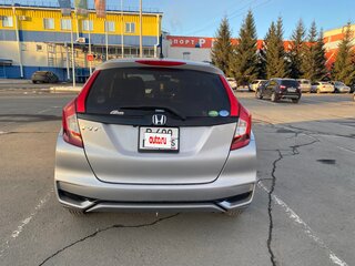 2017 Honda Fit III Рестайлинг, серебристый, 1199000 рублей, вид 4