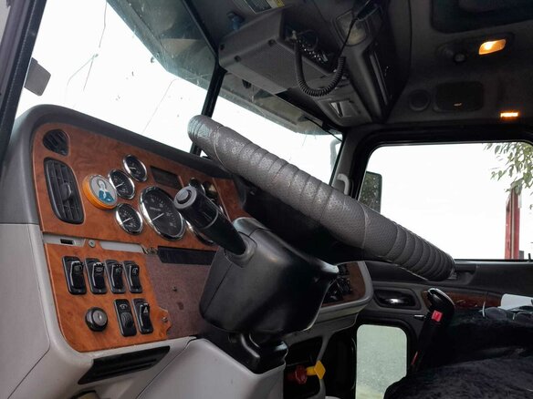 2008 Peterbilt 386, синий, 4200000 рублей - вид 9