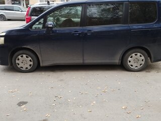 2008 Toyota Voxy II (R70), синий, 1300000 рублей, вид 3